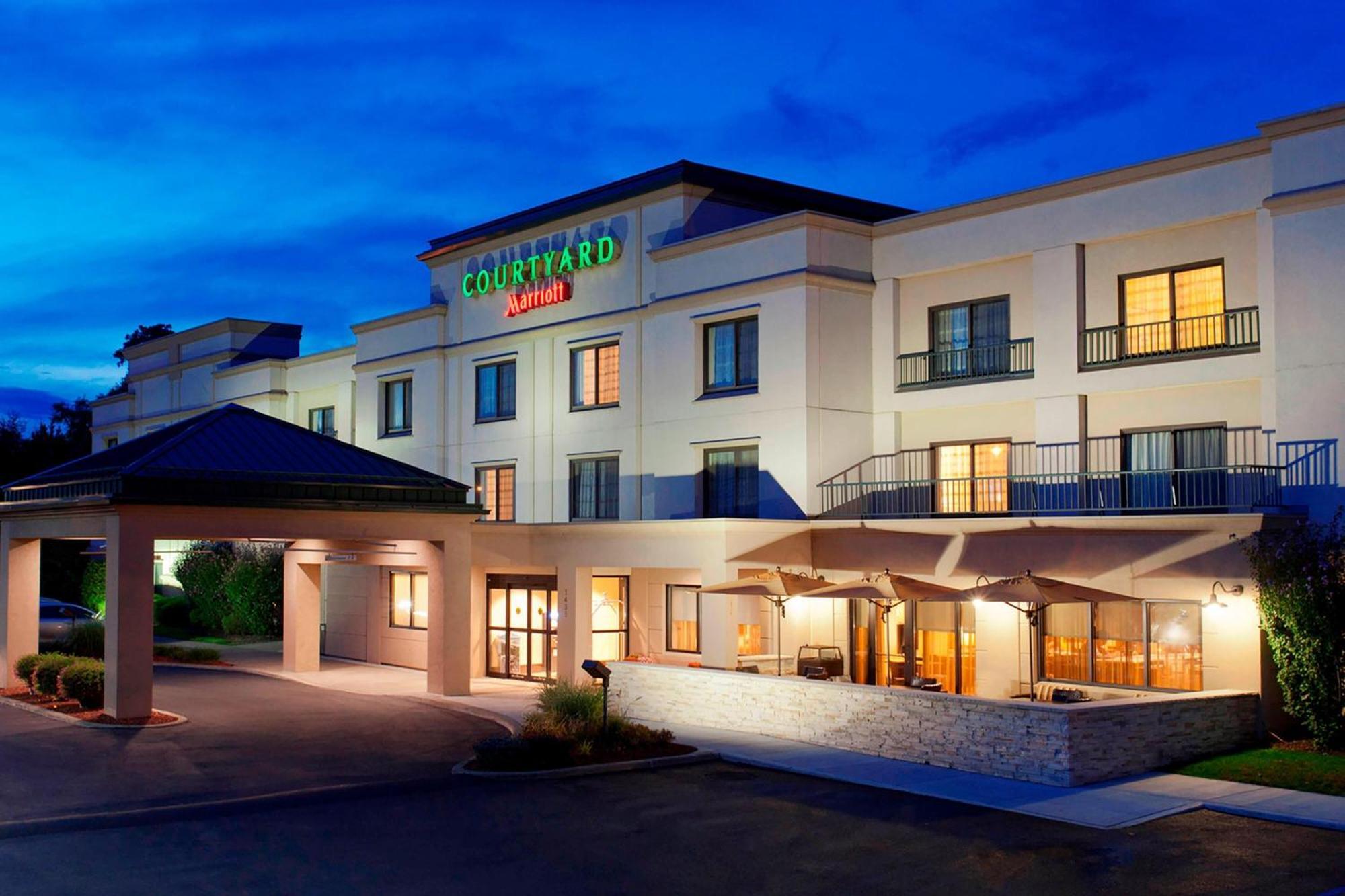 Courtyard Newburgh Stewart Airport Hotel Exterior photo